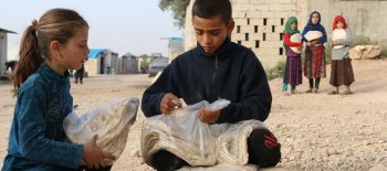 آلاف الأسر في المخيمات تنتظر حملة دفئاً وسلاماً